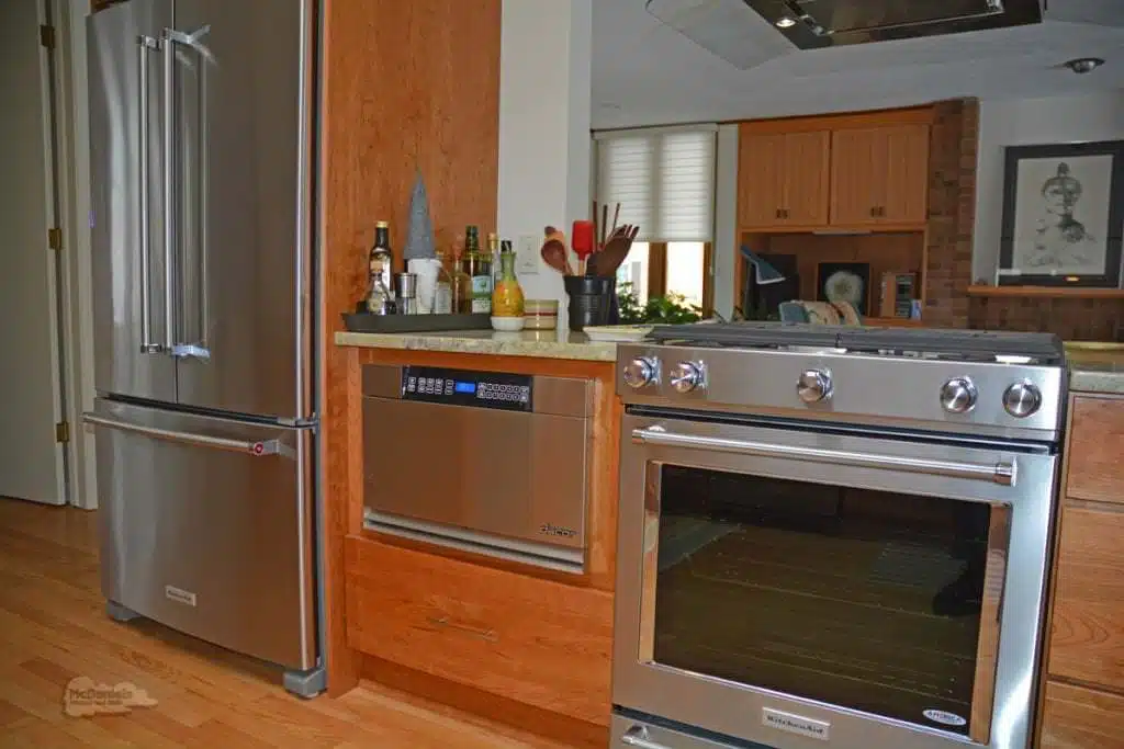 10 Tips For Decluttering Your Kitchen Israel kitchen design 12 web 1024x683 1