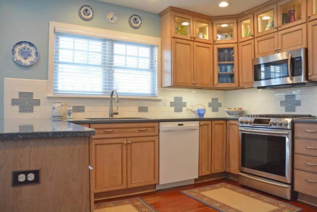 10 Tips For Decluttering Your Kitchen Morin kitchen design 2 1024x683 1